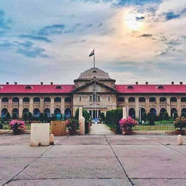 ১৯৯১-এ সোমনাথ ব্যাস এবং রামরঙ্গ শর্মা নামে দুই আবেদনকারীও জ্ঞানবাপী মসজিদে হিন্দুদের অধিকারের দাবিতে একটি মামলা করেছিলেন। তার প্রেক্ষিতে ওই নির্দেশে বলা হয়েছিল, ১৯৯১-এর ধর্মীয় উপাসনাস্থল রক্ষা (বিশেষ ব্যবস্থা) আইন অনুযায়ী জ্ঞানবাপী মসজিদ আবেদনকারী পক্ষকে (হিন্দু) দেওয়া সম্ভব নয়। সেখানে বর্তমান বন্দোবস্তই বহাল থাকবে। যদিও হিন্দু পক্ষের আইনজীবী বিষ্ণু জৈন এবং হরিশঙ্কর জৈনও পাল্টা দাবি করেন, ১৯৯১ সালের ওই আইন জ্ঞানবাপীর ক্ষেত্রে প্রযোজ্য নয়। তিনি আদালতকে জানান, ১৯৪৭ সালের পরেও শৃঙ্গার গৌরীস্থলে পূজার্চনার প্রমাণ রয়েছে।