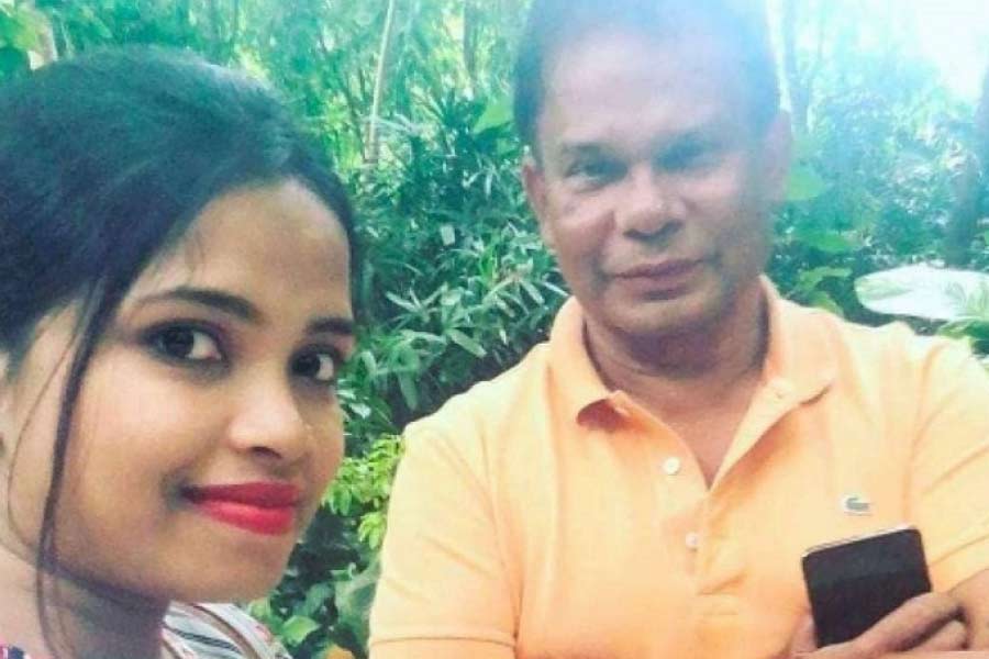 পুলিশের একটি সূত্রের দাবি, ওড়িশার ৫০ জন খ্যাতনামী ব্যক্তির একটি তালিকা তৈরি করেছিলেন অর্চনা। তাঁদের মধুচক্রের শিকার বানিয়ে ব্ল্যাকমেল করে টাকা হাতানোর পরিকল্পনা ছিল তাঁর। 