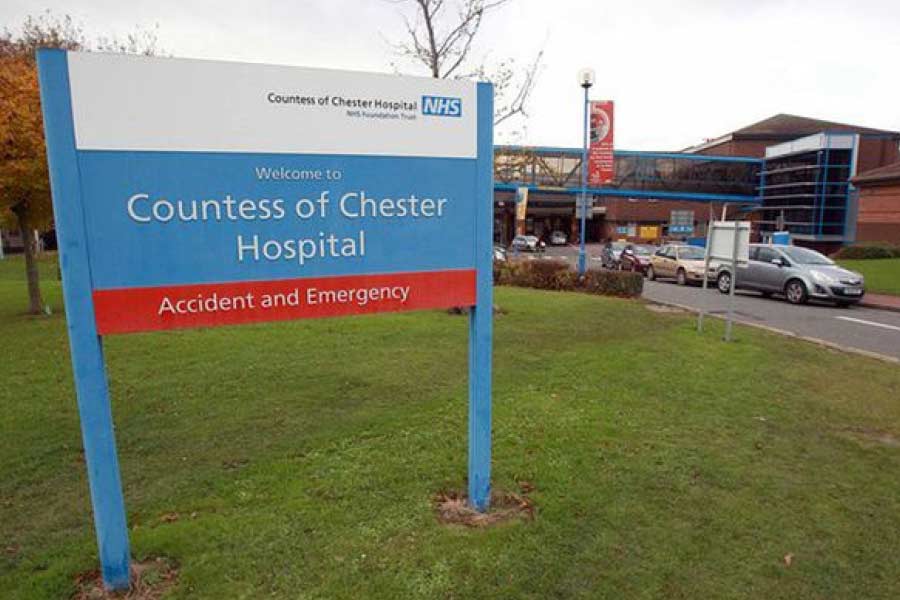 এক শিশুরোগ বিশেষজ্ঞ লক্ষ করেন, শিশুগুলির অস্বাভাবিক মৃত্যুর সময় তাদের আশপাশেই উপস্থিত ছিলেন লুসি। প্রাথমিক ভাবে কাকতালীয় বলে মনে হলেও পরে এই দুটোর মধ্যে একটা যোগসূত্র খুঁজে পান তিনি। পরে অবসাদগ্রস্ত হয়ে পড়ে ওই হাসপাতালের দায়িত্ব থেকে অব্যাহতি নেন তিনি। 