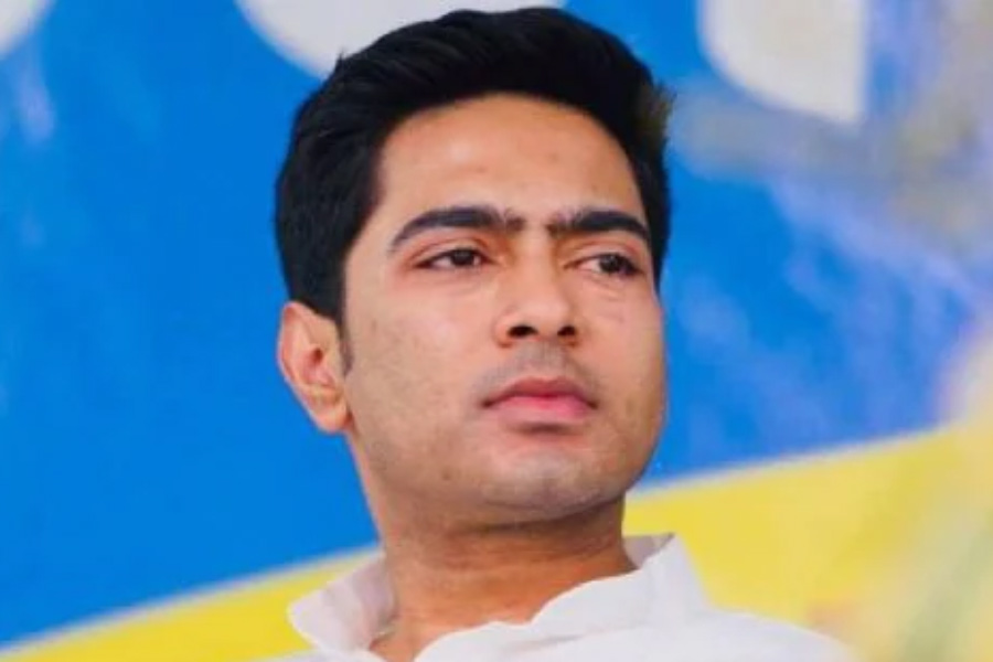 আমেরিকার হাসপাতালে  চোখে অস্ত্রোপচার হয়েছে অভিষেকের, টুইটারে ছবি দিয়ে জানালেন কুণাল