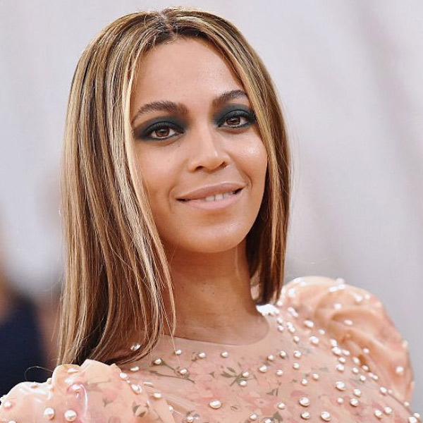 চতুর্থ স্থানে রয়েছেন পপ তারকা বেয়ন্সে। তাঁর সৌন্দর্য ৯২.৪৪ শতাংশ নিখুঁত। তিন সন্তানের মা বেয়ন্সের সৌন্দর্যে এতটুকু ছাপ ফেলতে পারেনি তাঁর বয়স। 