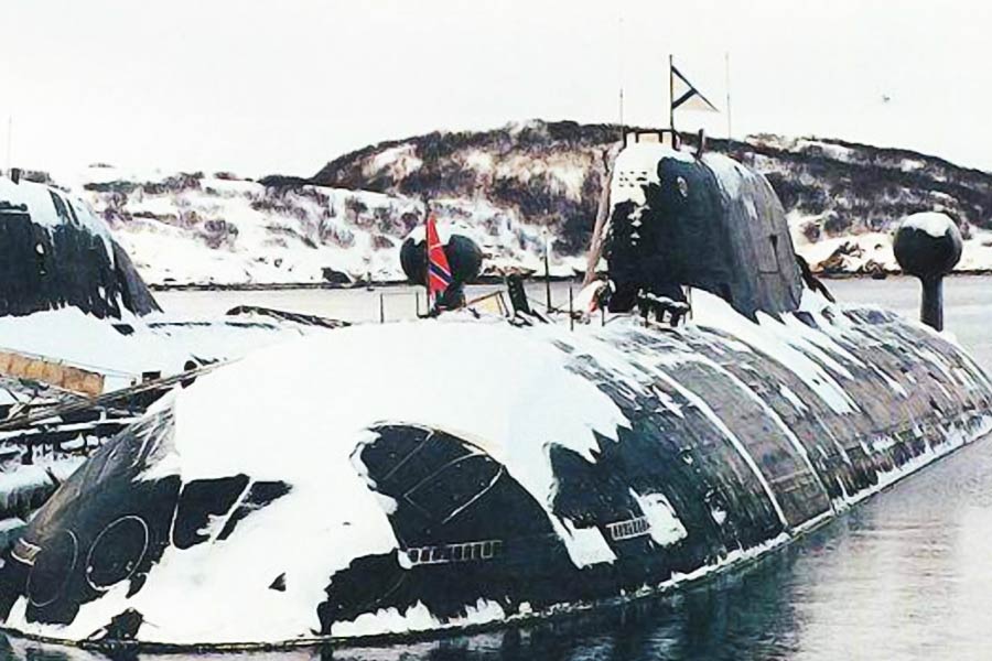 আইএনএস অরিহন্ত ভারতের প্রথম পরমাণু চালিত ডুবোজাহাজ নয়। রাশিয়ার কাছ থেকে ‘অ্যাকুলা ক্লাস নিউক্লিয়ার সাবমেরিন’ লিজ নিয়েছিল ভারত। আইএনএস চক্র নামে সেই পরমাণু শক্তিচালিত রুশ ডুবোজাহাজেই ভারতীয় নৌসেনার প্রশিক্ষণ হয়েছিল।