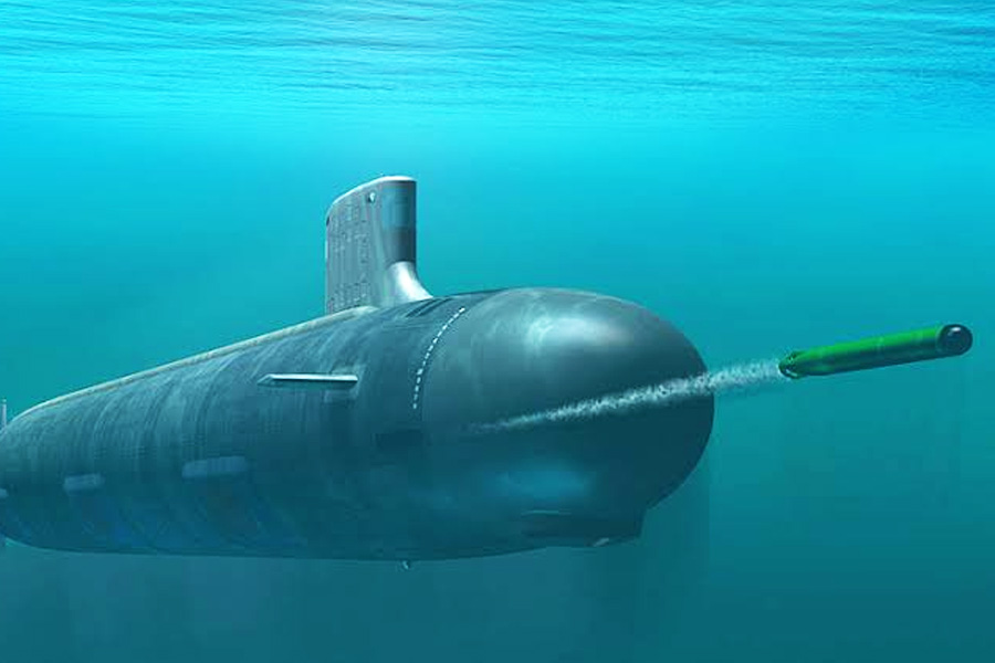 স্থল, জল এবং অন্তরীক্ষ থেকে পরমাণু হামলা চালানোর ক্ষমতাকেই ‘পরমাণু ত্রিশূল’ বলা হয়। স্থলসেনার ব্যালিস্টিক ক্ষেপণাস্ত্র এবং বায়ুসেনা পরমাণু বোমা ব্যবহারের পরিকাঠামোর পর এ বার ভারতীয় নৌসেনাও পরমাণু হামলার ক্ষমতা অর্জন করল।