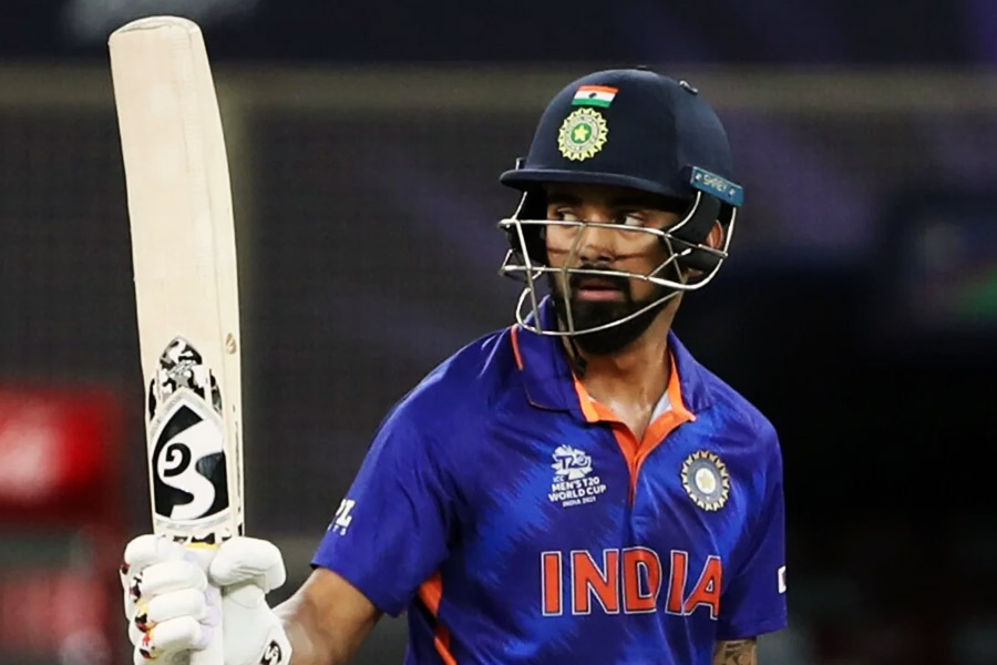 লোকেশ রাহুল: দলের সহ-অধিনায়ক। রোহিতের সঙ্গে ইনিংস শুরু করবেন তিনি। এই ডানহাতি ওপেনারেরও স্টাইক রেট ১৪০-এর উপরে। দুটো সেঞ্চুরি রয়েছে রাহুলের।