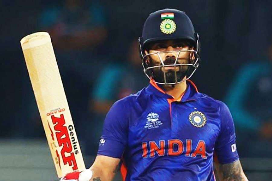 বিরাট কোহলি: এটাই হয়ত বিরাটের শেষ টি২০ বিশ্বকাপ। বিশ্বের অন্যতম সেরা ব্যাটসম্যান চাইবেন এ বারের বিশ্বকাপে ছাপ ফেলতে। এই ফর্ম্যাটে প্রায় ৫১ গড় রয়েছে ভারতের প্রাক্তন অধিনায়কের।