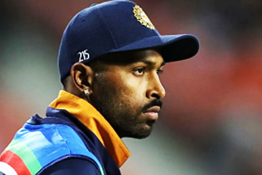 হার্দিক পাণ্ড্য: ব্যাট হাতে যেমন ভয়ঙ্কর, বল হাতেও তেমনই ভরসা যোগাতে পারেন এই ডানহাতি অলরাউন্ডার। বিশ্বকাপ জিততে রোহিতের বড় ভরসা হতে পারেন তিনি।