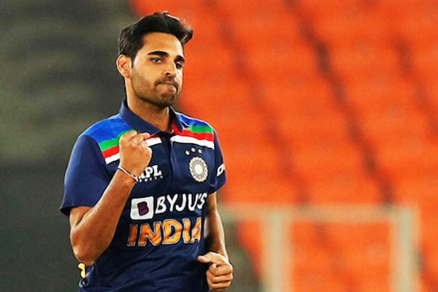 ভুবনেশ্বর কুমার: ভুবনেশ্বর আন্তর্জাতিক টি২০ ম্যাচ খেলেছেন ৭৯টি। প্রাপ্ত উইকেট সংখ্যা ৮৫। তিনিও হর্ষলের দিকে ম্যাচের শেষে নেমে কিছু রান করার ক্ষমতা রাখেন। তবে রোহিতকে একটু হলেও ভাবাচ্ছে এই পেসারের ডেথে বল করার খারাপ ইতিহাস।