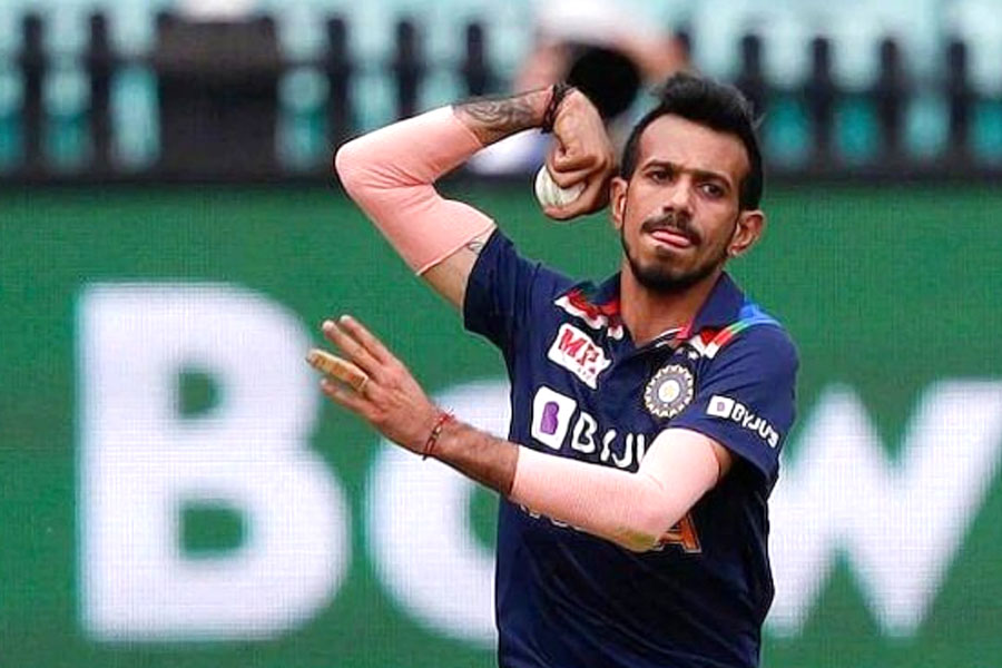 যুজবেন্দ্র চহাল: এই লেগস্পিনার এখনও পর্যন্ত ভারতের হয়ে ৬৯টি টি২০ ম্যাচ খেলেছেন। তাঁরও প্রাপ্ত উইকেটের সংখ্যা উপরের দিকেই। কিন্তু মাঝেমধ্যেই অন্য দলের ব্যাটারদের কাছে মার খেতেও দেখা গিয়েছে তাঁকে।