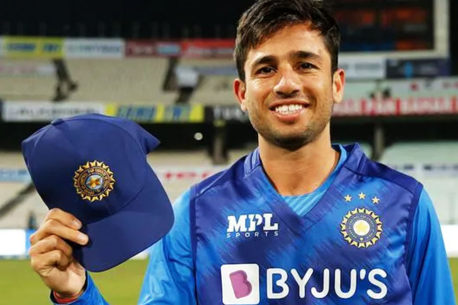 রবি বিষ্ণোই: লেগ স্পিনার রবি বিষ্ণোইকেও রাখা হয়েছে রিজার্ভে।