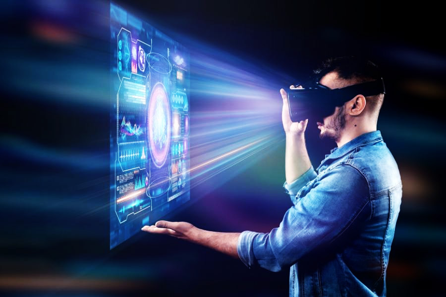 শুধু প্রবেশ করতে পারবেন না, সেখানে এক কল্পনার দুনিয়া বা সমান্তরাল দুনিয়াও তৈরি হবে তাঁর পরিচয়ে। সেই থ্রিডি রূপটির জন্য জামাকাপড় কেনা থেকে শুরু করে সাধারণ মানুষের জীবনের প্রয়োজনীয় সব কাজ করতে হবে ব্যবহারকারীকে। নিজেকে গড়ে তুলতে হবে ‘মেটাভার্স’-এর মতো করে।