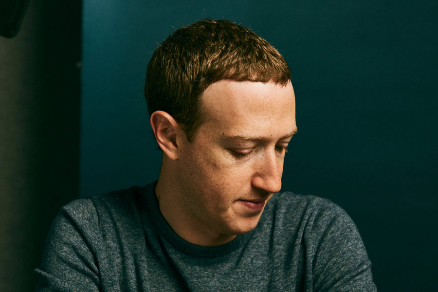 যদিও আর এক প্রযুক্তি বিশেষজ্ঞের মতে, ফেসবুক-কর্তা জ়াকারবার্গ দীর্ঘমেয়াদি লক্ষ্য নিয়ে কোনও কিছুতে বিনিয়োগ করে থাকেন। তাই তাঁর মতে, ‘মেটাভার্সে’ বিনিয়োগ করেও দীর্ঘমেয়াদে লাভের ফসলই ঘরে তুলবে ফেসবুক।