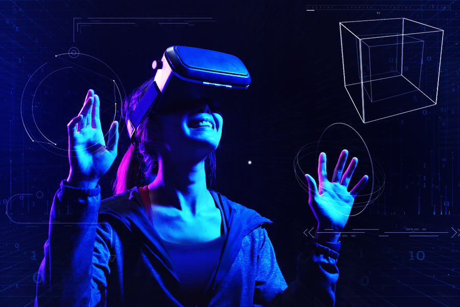 জনৈক প্রযুক্তি বিশেষজ্ঞের মতে, ‘মেটাভার্স’ বলে আদতে কিছু নেই। যতক্ষণ না পর্যন্ত প্রত্যেক মানুষ চশমা পরে বাকিদের ভিন্‌গ্রহী বা এমন কিছু দেখবে, ততক্ষণ পর্যন্ত মেটাভার্সের কোনও অস্তিত্ব নেই। 