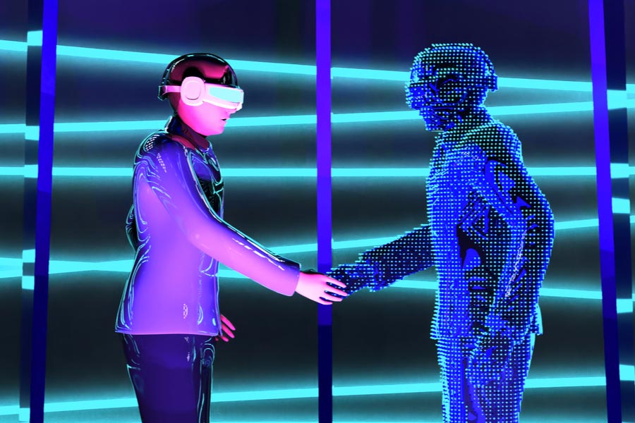 প্রযুক্তি বিশেষজ্ঞ ড্যান ইভেস বলেন, “বিনিয়োগকারীদের মধ্যে স্বচ্ছতা প্রায় নেই বললেই চলে। ফলে, ‘মেটাভার্সে’ বিনিয়োগ করে খুব বড় করে ঝুঁকি নিতে চলেছে জ়াকারবার্গের সংস্থা।