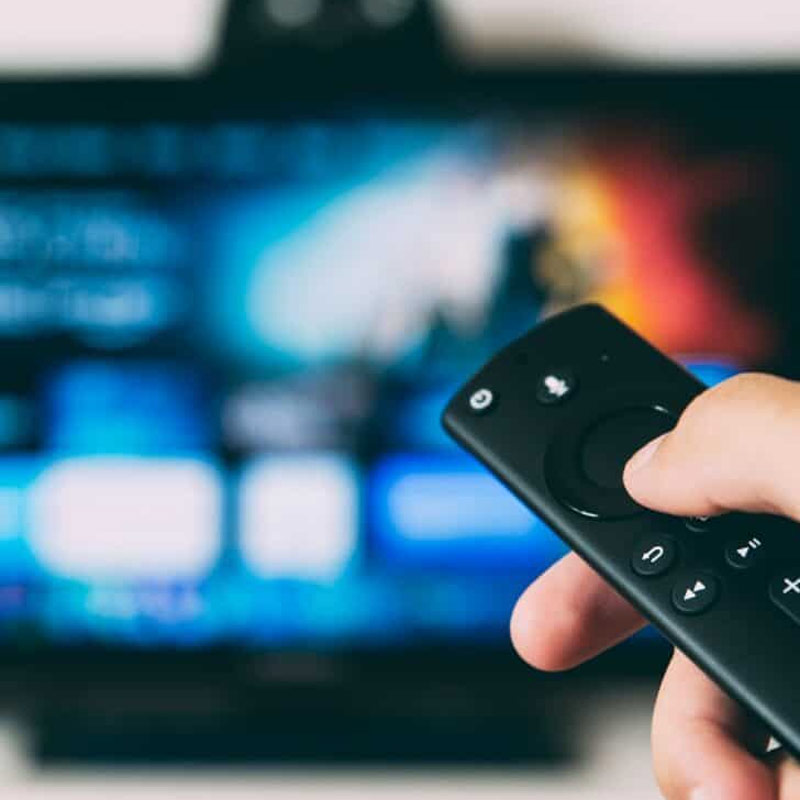 জেলের এক আধিকারিক বলেন, “তাঁকে নিয়ে কোন কোন সংবাদমাধ্যম কী কী বলছেন, তাঁর বিরুদ্ধে কী কী তথ্য তুলে তুলে ধরা হচ্ছে, সব কিছু নজরে রাখছেন অর্চনা।”