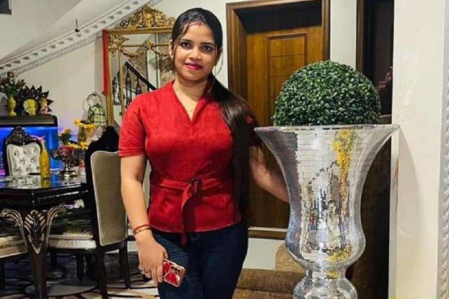 A police source claimed that Archana had prepared a list of 50 famous people from Odisha.  He had a plan to blackmail them and get money by making them victims of the honeycomb.