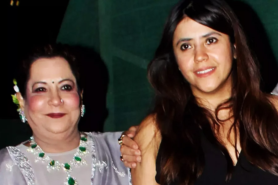 ওই ওয়েব সিরিজ় নিয়ে বিতর্কের জেরেই বিহারের বেগুরসরাই আদালতের তরফে একতা এবং তাঁর মা শোভা কপূরের বিরুদ্ধে গ্রেফতারি পরোয়ানা জারি করা হয়েছিল। সেই মামলা নিয়ে সুপ্রিম কোর্টের দ্বারস্থ হয়েছিলেন একতা।