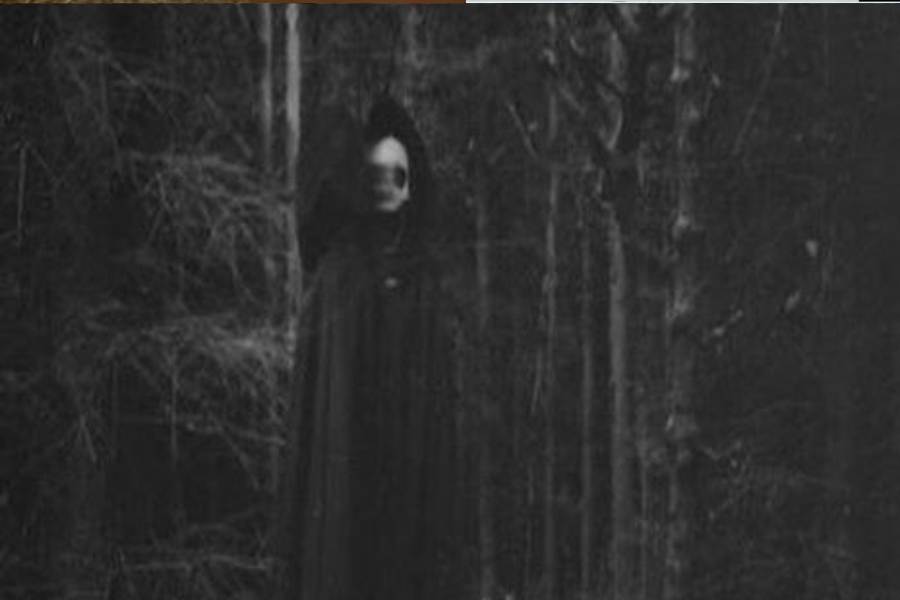 নিশি- ভুত সমাজে সবচেয়ে ভয়ঙ্কর হিসাবে গণ্য করা হয় নিশিকে। গভীর রাতে শিকারকে তার প্রিয় মানুষের গলায় নাম ধরে ডাকে নিশি। সে ডাকে সাড়া দিয়ে বেরোলে আর বাড়ি ফেরে না লোকে। প্রচলিত যে, নিশিরা দু’বারের বেশি কাউকে  ডাকতে পারে না। 