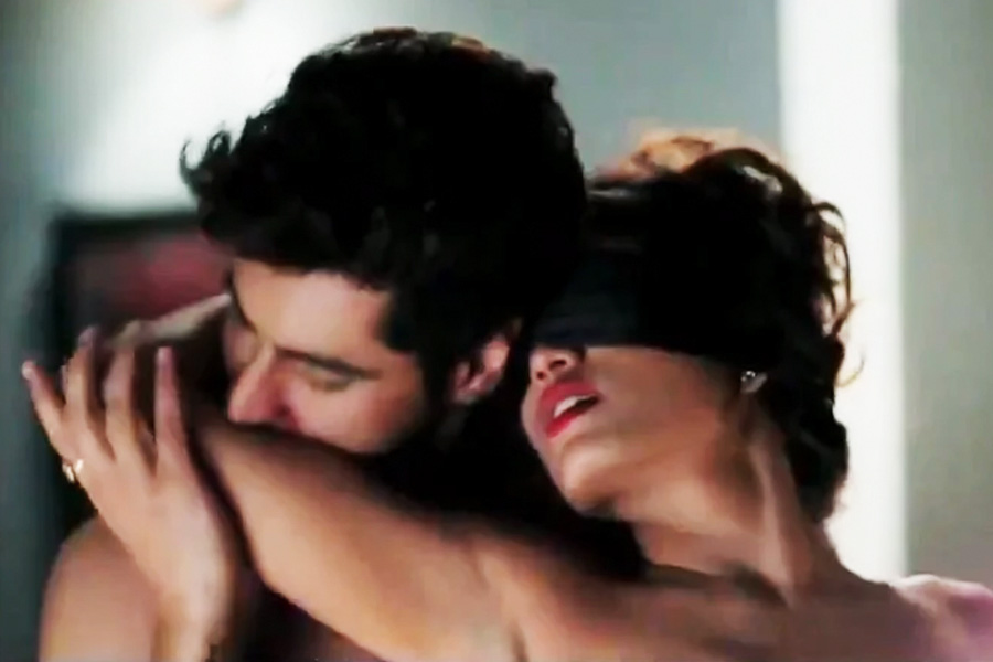 এই ওয়েব সিরিজ়ের বিরুদ্ধে মূল অভিযোগ, দেশের সেনাবাহিনীকে অপমান এবং জওয়ানদের পরিবারের ভাবাবেগে আঘাত করা হয়েছে। মূলত দ্বিতীয় পর্বের কিছু ‘আপত্তিকর দৃশ্য’ নিয়েই বিতর্কের সূত্রপাত।