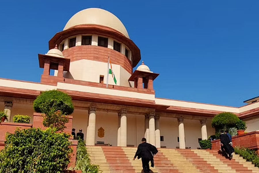 আগামী দিনে এই ধরনের মামলা নিয়ে সুপ্রিম কোর্টের দ্বারস্থ হলে একতা কপূরকে জরিমানা করা হতে পারে বলেও জানায় শীর্ষ আদালত।