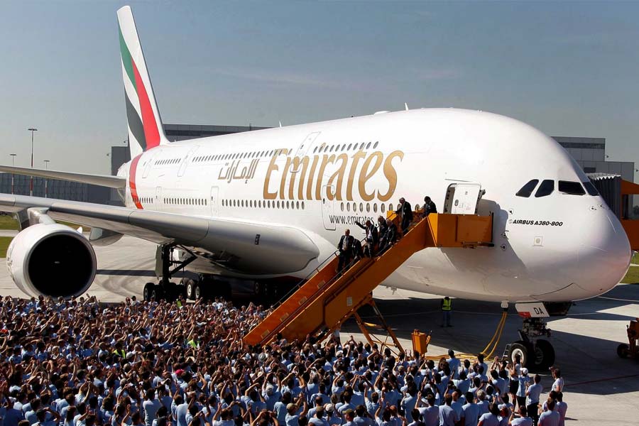 ১৪ অক্টোবর, শুক্রবার। দুপুর ৩টে ৪০মিনিট। বেঙ্গালুরুর কেম্পেগৌড়া আন্তর্জাতিক বিমানবন্দরে নেমে এল বিশ্বের বৃহত্তম যাত্রিবাহী এয়ারক্র্যাফ্ট এমিরেটস এয়ারবাস এ৩৮০।