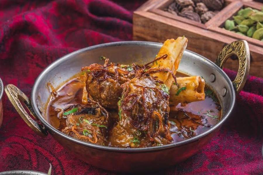 উৎসবের মরসুমে অওয়াধি মেজাজে উদযাপনে মাততে চাইলে অবশ্যই ২৬শে অক্টোবর দুপুর ১২টা থেকে সাড়ে ৩টে কিংবা সন্ধে সাড়ে ৬টা থেকে রাত সাড়ে ১০টার মধ্যে ঘুরে আসুন অউধে। 