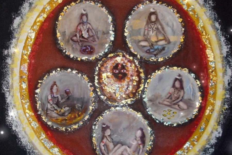 বশিষ্ঠ মুনি চিনে গিয়ে দেখা করলেন বুদ্ধরূপী জনার্দনের সঙ্গে। শুরু হল মায়ের তপস্যার শিক্ষা। এই নিয়মে ছিল ‘পঞ্চ ম’। তারা মায়ের পুজো তাই পঞ্চ ম’ ছাড়া হয় না। 