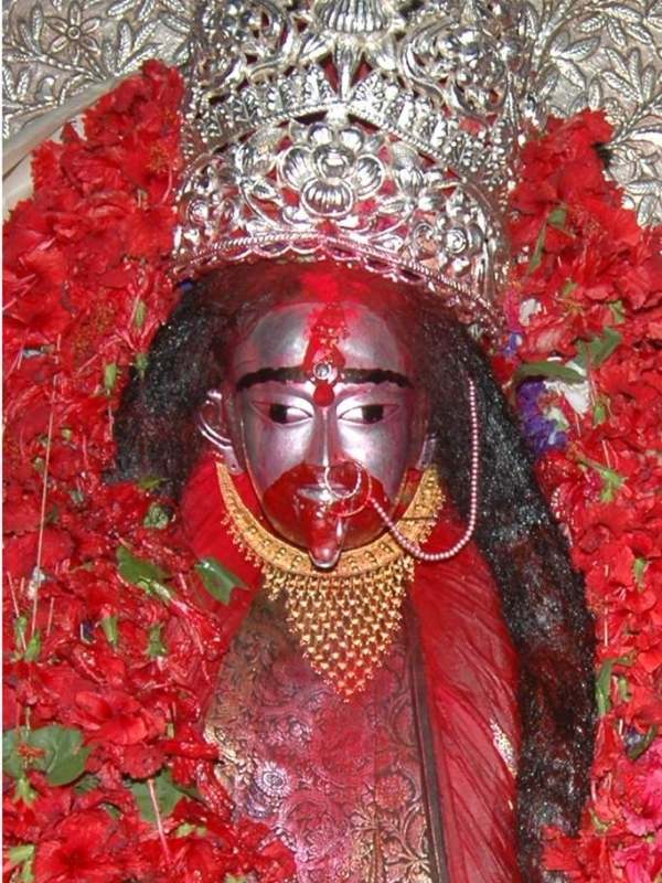 এক বার ভয়ঙ্কর প্রাকৃতিক বিপর্যয়ে ক্ষতিগ্রস্ত হয় মন্দির। মল্লারপুরের জমিদার জগন্নাথ রায় নতুন করে মন্দির তৈরি করেন। বর্তমান তারা মায়ের মন্দির প্রায় দুশো পঁচিশ-ত্রিশ বছরের পুরনো। স্থানীয় মানুষের বিশ্বাস, মায়ের আরাধনা করতে ভগবান শিব স্বয়ং বামদেব রূপে জন্মগ্রহণ করেন। তিনিও তন্ত্র মতেই মায়ের আরাধনা করতেন।   তথ্য সহায়তা: সজল কুমার ভট্টাচার্য(মিলন পাণ্ডা-তারাপীঠ)