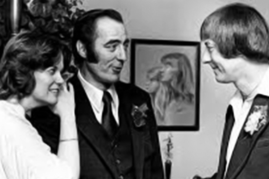 তাঁদের বৈবাহিক সম্পর্কেও সাদৃশ্য লক্ষ করা যায়। তাঁরা দু’জনেই যাঁদের বিয়ে করেছিলেন, তাঁদের নাম ছিল একই। লিন্ডা নামের দুই মহিলাকে বিয়ে করেন দু’জন।