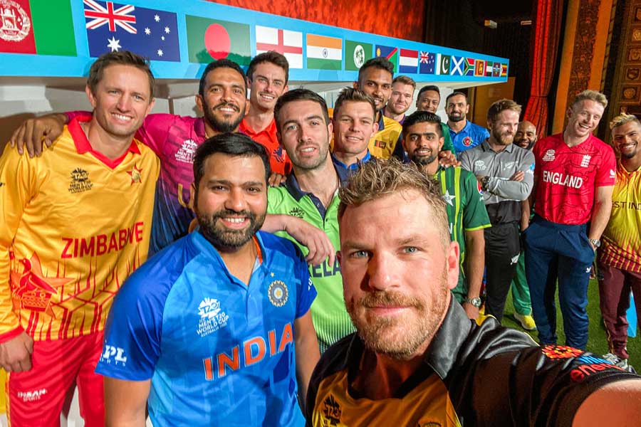 টি-টোয়েন্টি বিশ্বকাপের যোগ্যতা অর্জন পর্ব শুরু হল রবিবার থেকে। এই পর্বে খেলবে আটটি দল। সেখান থেকে চারটি দল যাবে সুপার ১২-তে। এ বারের টি-টোয়েন্টি বিশ্বকাপে ভেঙে যেতে পারে ১০টি রেকর্ড।