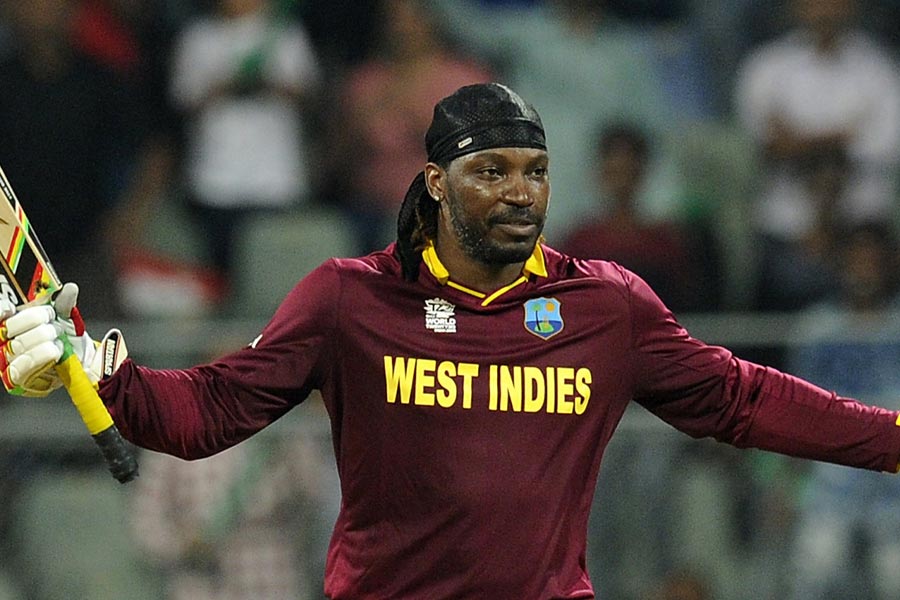 দ্বিতীয় এবং তৃতীয় স্থানে থাকা ক্রিস গেল (৯৬৫ রান) এবং তিলকরত্নে দিলশান (৮৯৭ রান) এ বারের বিশ্বকাপে না খেললেও রয়েছেন রোহিত শর্মা, বিরাট কোহলিরা। ৩৩ ম্যাচে ৮৪৭ রান করেছেন রোহিত। ২১ ম্যাচে বিরাটের সংগ্রহ ৮৪৫ রান। ৩০ ম্যাচে ডেভিড ওয়ার্নার করেছেন ৭৬২ রান। এঁদের কাছে সুযোগ রয়েছে জয়বর্ধনকে টপকে যাওয়ার।