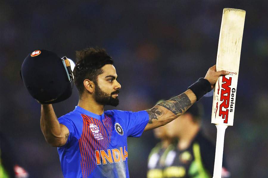 টি-টোয়েন্টি বিশ্বকাপে সব থেকে বেশি অর্ধশতরানের মালিক বিরাট কোহলি। ২১টি ম্যাচে তিনি ১০টি অর্ধশতরান করেছেন। দ্বিতীয় স্থানে রয়েছেন ক্রিস গেল। তাঁর সংগ্রহ ন’টি অর্ধশতরান।