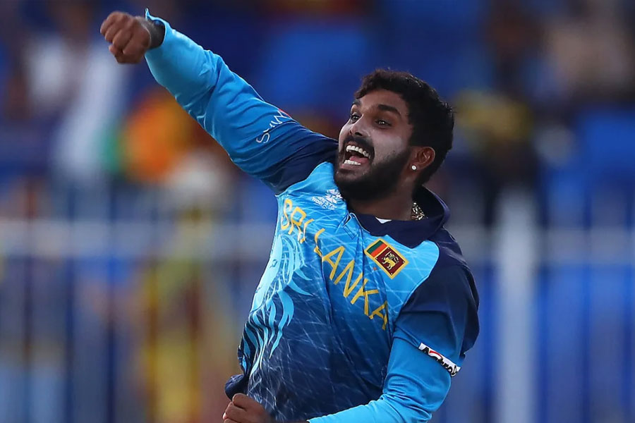 একটি টি-টোয়েন্টি বিশ্বকাপে সব থেকে বেশি উইকেট রয়েছে ওয়ানিন্দু হাসরঙ্গর। শ্রীলঙ্কার স্পিনার ২০২১ সালে আটটি ম্যাচ খেলে নিয়েছিলেন ১৬টি উইকেট। সেই বিশ্বকাপে ১৩টি উইকেট নিয়েছিলেন অস্ট্রেলিয়ার অ্যাডাম জাম্পা। নিউজ়িল্যান্ডের ট্রেন্ট বোল্টও ওই বিশ্বকাপে ১৩টি উইকেট নিয়েছিলেন।