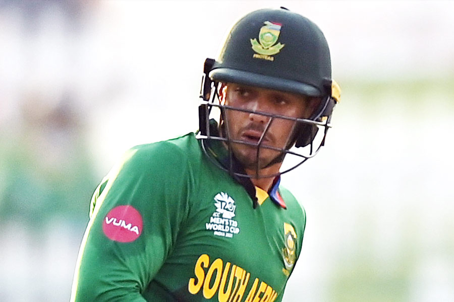 ধোনির রেকর্ড ভাঙার সব থেকে কাছে কুইন্টন ডি’কক। তিনি ১৫টি উইকেট নিয়েছেন। এ বারের বিশ্বকাপে ধোনির রেকর্ড ভাঙার দৌড়ে থাকবেন দক্ষিণ আফ্রিকার উইকেটরক্ষক। থাকবেন ম্যাথু ওয়েডও। তিনি নিয়েছেন ১৪টি উইকেট।