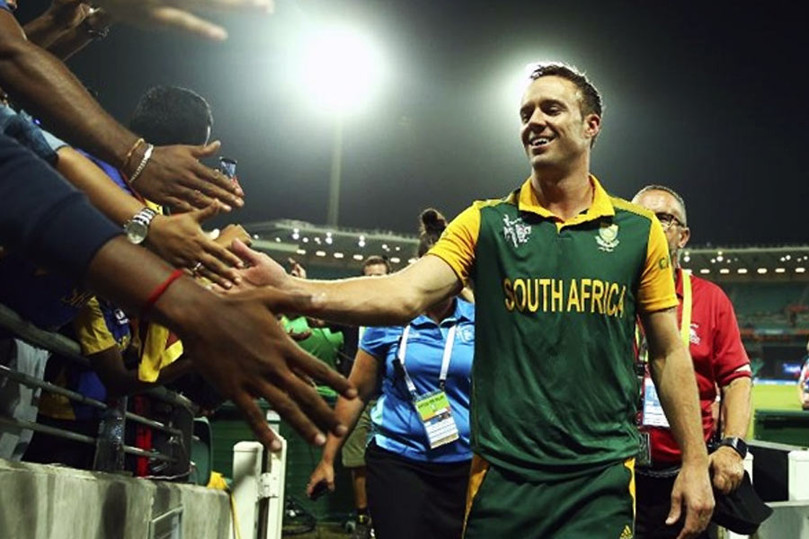 উইকেটরক্ষক হিসাবে একটি বিশ্বকাপে সব থেকে বেশি শিকার ছিল ডিভিলিয়ার্সের। তাঁর ন’টি শিকার ছিল ২০১২ বিশ্বকাপে। ২০০৭ বিশ্বকাপে অ্যাডাম গিলক্রিস্টেরও ন’টি শিকার ছিল। সেই রেকর্ড এ বার কেউ ভাঙতে পারবেন?