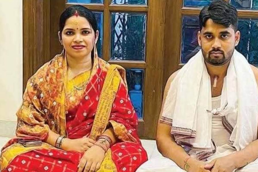 ওড়িশার বিভিন্ন সংবাদমাধ্যমে দাবি করা হচ্ছে, অর্চনার যৌনচক্রের ফাঁদে পড়েছেন ওড়িশার ২৫ জন রাজনীতিক। তাঁদের মধ্যে ১৮ জন বিধায়ক এবং দুই মন্ত্রীও রয়েছেন। যা নিয়ে রাজ্য রাজনীতি তোলপাড় হচ্ছে।