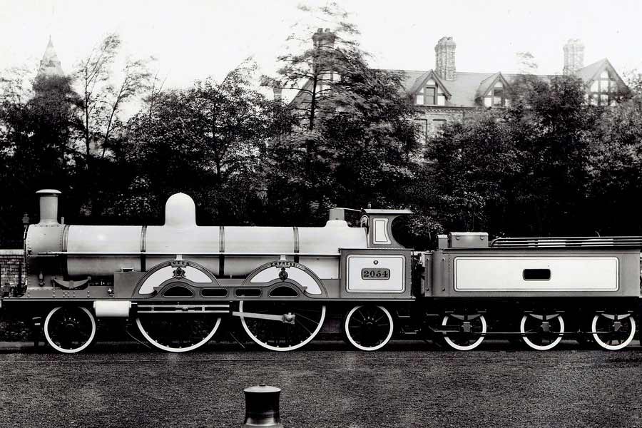 সাধারণত স্টিম ইঞ্জিনের ওজন ৩১,৭৫১ কেজি। সেই তুলনায় এর ওজন খুবই কম। দেখা যায়, এর ওজন মাত্র ১৩,৬০৭ কেজি।