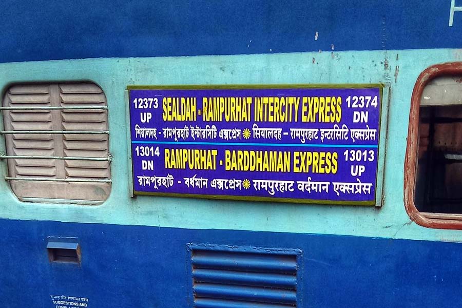 রবিবার সকালে হাসপাতালের শয্যায় শুয়ে শনিবারের সব ঘটনা অকপটে জানান সজল। স্বীকার করেন যে ট্রেনে তিনি ‘ড্রিঙ্ক’ (মদ্যপান) করে উঠেছিলেন।