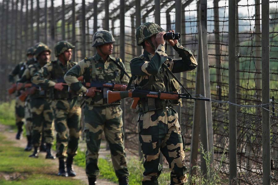 কিন্তু শেষমেশ ভারতীয় নাগরিকত্ব না মেলায় গত বছর তাঁদের বাধ্য হয়ে পাকিস্তানে ফিরে যেতে হয়েছে। ফলে নতুন করে যে পাকিস্তানি হিন্দুরা ভারতে এসে পাকাপাকি ভাবে থাকার স্বপ্ন দেখছেন, তাঁদের ভবিষ্যৎ কী হবে, সে নিয়ে প্রশ্ন রয়েছে।