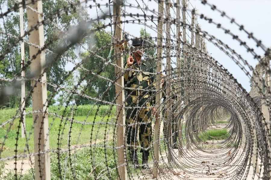 সম্প্রতি পাকিস্তানে বন্যা হয়েছে। এই পরিস্থিতিতে ত্রাণ পাঠানো হয়েছে সে দেশের সরকারের তরফে। কিন্তু ত্রাণ বণ্টনে তাঁদের প্রতি বৈষম্য করা হয়েছে বলে অভিযোগ করেছেন সিন্ধু প্রদেশের ওই হিন্দুরা। 