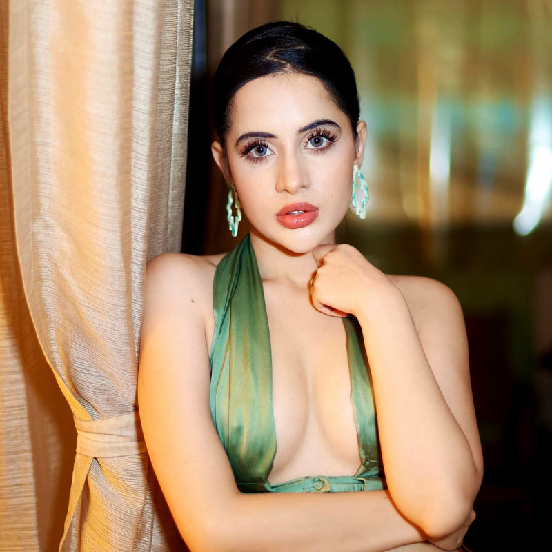 তবে ২০২১ সালে ‘বিগ বস ওটিটি’-র পর থেকেই তাঁর জনপ্রিয়তা শিখরে পৌঁছয়। ওই রিয়্যালিটি শোয়ে যদিও শুরুর দিকেই ছিটকে যান উরফি। কিন্তু তাঁর বেশভূষা নিয়ে জোর চর্চা শুরু হয়। 