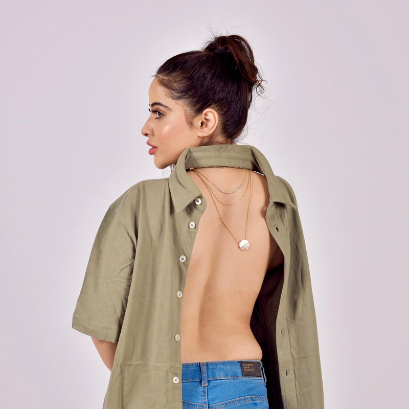 কিছু দিন আগে আচমকা অসুস্থ হয়ে পড়েছিলেন। জ্বরে ভুগছিলেন অভিনেত্রী। ভর্তি করানো হয়েছিল হাসপাতালে। তবে অসুস্থতা কাটিয়ে এখন তিনি সুস্থ। জন্মদিনের উদ্‌যাপনে  খোশমেজাজেই পাওয়া গিয়েছে উরফিকে।