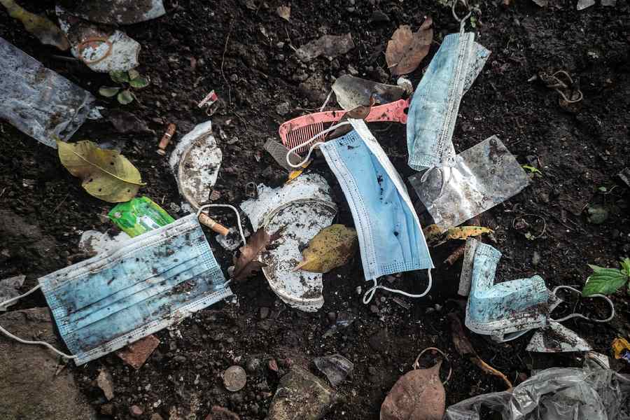 খনও বড় বড় শহরে চিকিৎসা-বর্জ্য নিয়ে তেমন সচেতনতা এবং পরিকাঠামো গড়ে ওঠেনি।