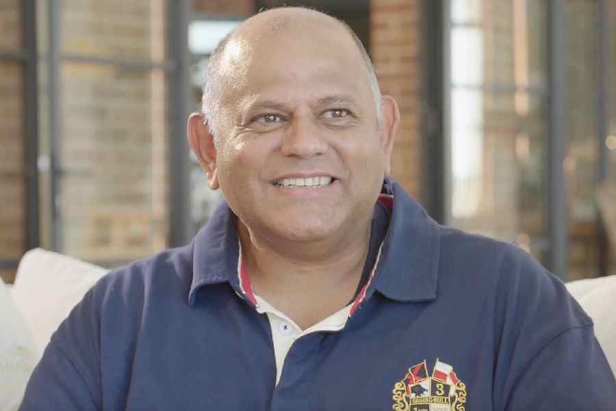 অথচ গত ১২ অগস্ট বাড়িটি জেতার পর বাড়ির সামনে দাঁড়িয়েই উত্তম বলেছিলেন, ‘‘এখনও নিজেকে চিমটি কেটে দেখতে ইচ্ছে করছে, ঘুমিয়ে আছি কি না। কারণ কর্নওয়ালের এই এলাকায় বাড়ি করা আমার বহুদিনের স্বপ্ন। সেই স্বপ্ন পূরণ হবে ভাবতে পারিনি।’’