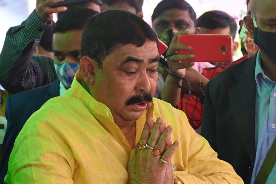 পুজোর সময় প্রিয় ‘কেষ্টদা’র জন্য মায়ের আশীর্বাদ চাওয়া হবে। এমনটাই জানিয়েছেন বীরভূমের তৃণমূল নেতৃত্ব।