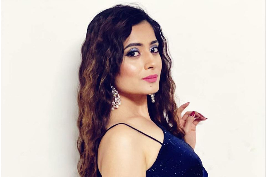 জানা যায়, গত বছর বৈশালীর বিয়ে ঠিক হয়েও ভেঙে যায়। তাঁর বাগ্‌দানও হয়ে গিয়েছিল। শেষ মুহূর্তে বিয়ে বাতিল হওয়ার খবর সমাজমাধ্যমে জানান অভিনেত্রী। বাগ্‌দানের যে ভিডিয়ো তিনি পোস্ট করেছিলেন, তা-ও মুছে দেন।