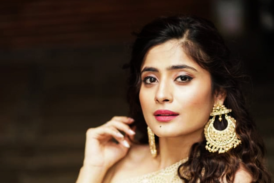 কেনিয়ার এক চিকিৎসকের সঙ্গে বৈশালীর বিয়ে ঠিক হয়েছিল। তাঁর নাম অভিনন্দন সিংহ। গত বছর এপ্রিল মাসে তাঁদের বাগ্‌দান হয়। সেই খবর ঘটা করে সমাজমাধ্যমে প্রকাশ করেছিলেন অভিনেত্রী।