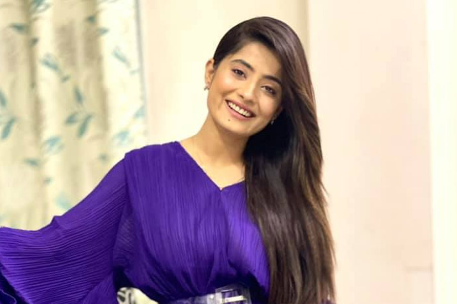 বৈশালীর হবু স্বামী অভিনন্দন ছিলেন দাঁতের চিকিৎসক। এপ্রিলে বাগ্‌দানের পর জুন মাসে তাঁদের বিয়ের দিন স্থির হয়েছিল। কিন্তু বাগ্‌দানের এক মাসের মধ্যেই সমাজমাধ্যমে বৈশালী বিয়ে ভাঙার খবর জানিয়ে দেন। কেন তাঁদের সম্পর্ক ভেঙে গেল, জানা যায়নি।