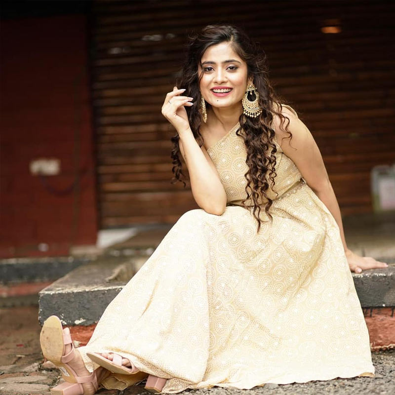 সমাজমাধ্যমে তার পরেও যথেষ্ট সক্রিয় ছিলেন বৈশালী। নানা সময়ে নানা ছবি, ভিডিয়ো পোস্ট করতেন। তাঁর অনুরাগীদের সংখ্যাও কম ছিল না।