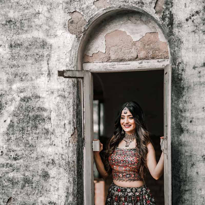 তাঁর মৃতদেহের পাশ থেকে একটি সুইসাইড নোটও উদ্ধার করা হয়েছে বলে জানিয়েছে পুলিশ। ইনদওরের তেজাজি নগর থানায় এই ঘটনায় মামলা দায়ের করা হয়েছে।