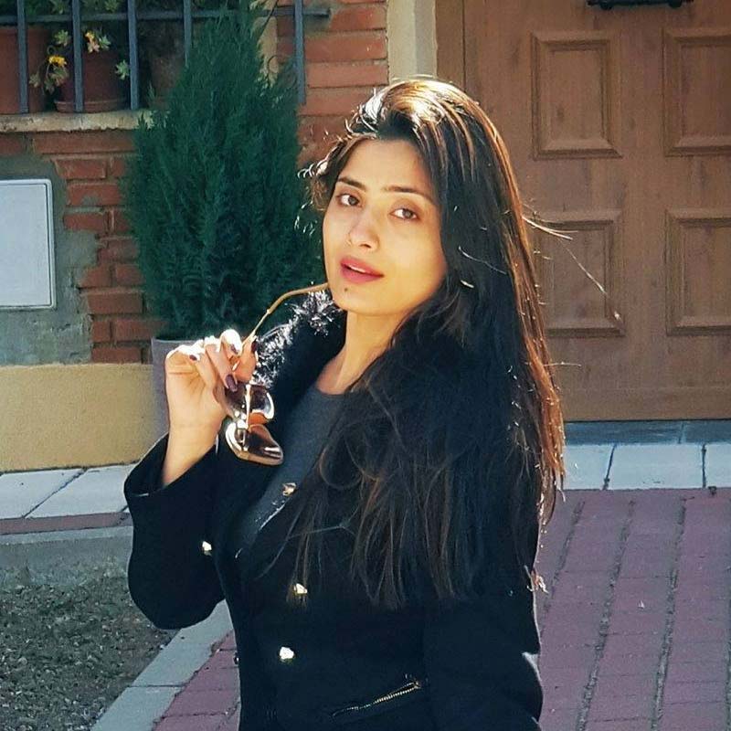 প্রাথমিক ভাবে পুলিশের অনুমান, প্রেমঘটিত কারণে আত্মহত্যার পথ বেছে নিয়েছেন বৈশালী। প্রাক্তন প্রেমিকের সঙ্গে সম্পর্কের টানাপড়েন হয়তো তাঁকে মৃত্যুর দিকে ঠেলে দিয়েছে। তবে সবটাই তদন্তসাপেক্ষ।